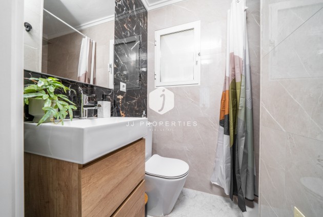 Z drugiej ręki - Szalet -
Orihuela Costa - Los Almendros - La Florida