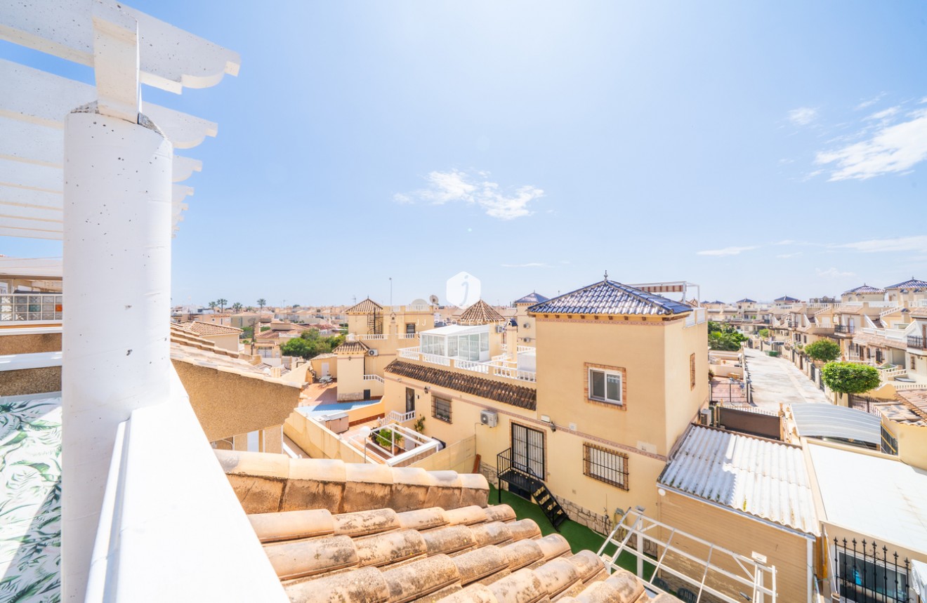 Z drugiej ręki - Szalet -
Orihuela Costa - Los Almendros - La Florida