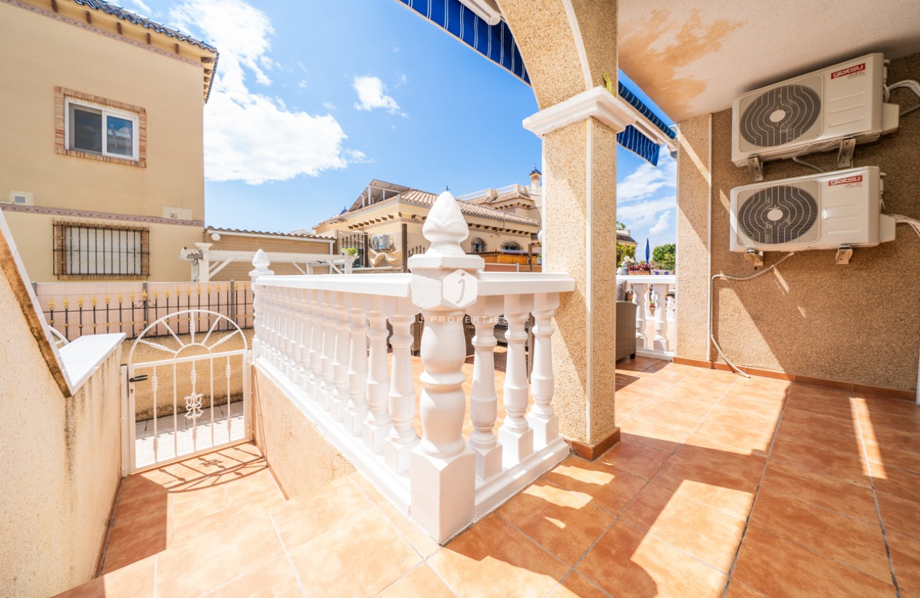 Z drugiej ręki - Szalet -
Orihuela Costa - Los Almendros - La Florida