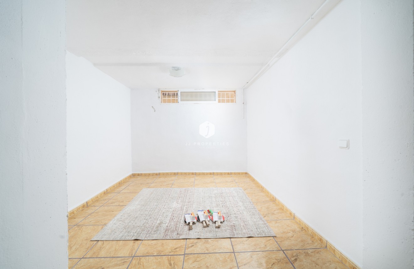 Z drugiej ręki - Szalet -
Orihuela Costa - Los Almendros - La Florida