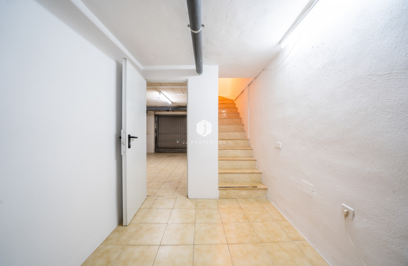 Z drugiej ręki - Szalet -
Orihuela Costa - Los Almendros - La Florida