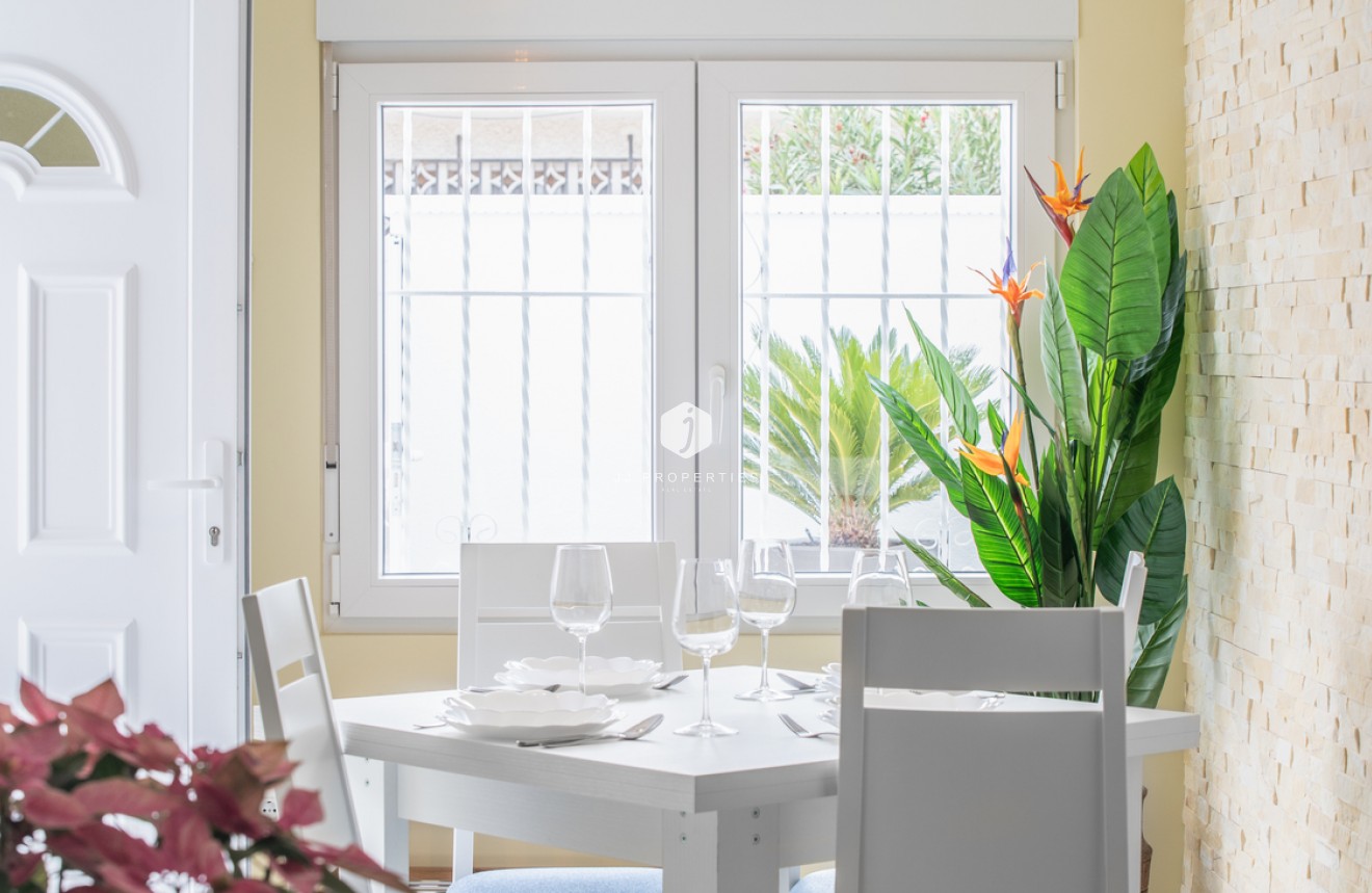 Tweedehands - Bungalow -
Torrevieja - Torretas