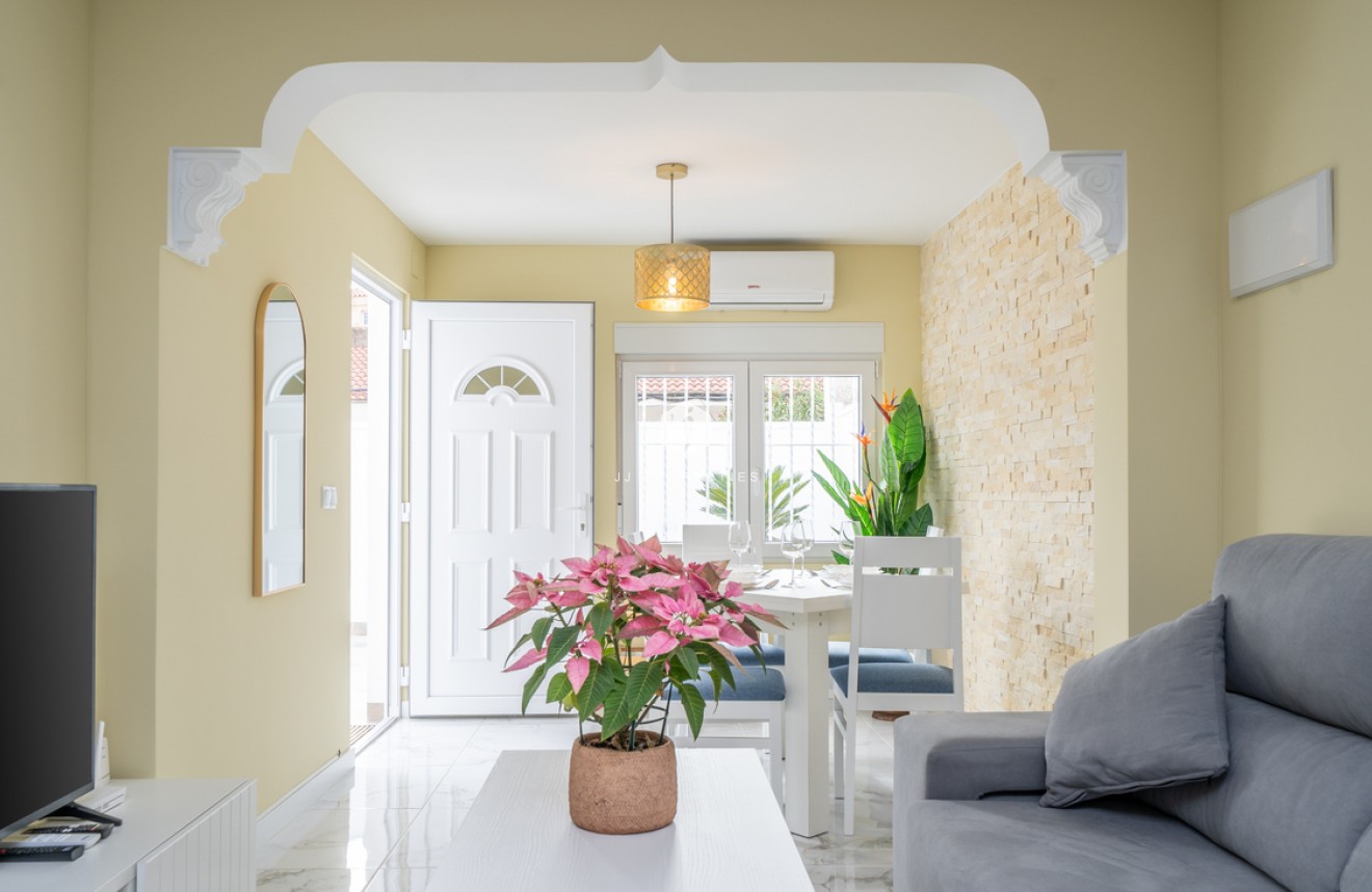 Tweedehands - Bungalow -
Torrevieja - Torretas