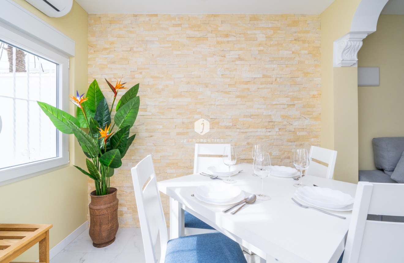 Tweedehands - Bungalow -
Torrevieja - Torretas