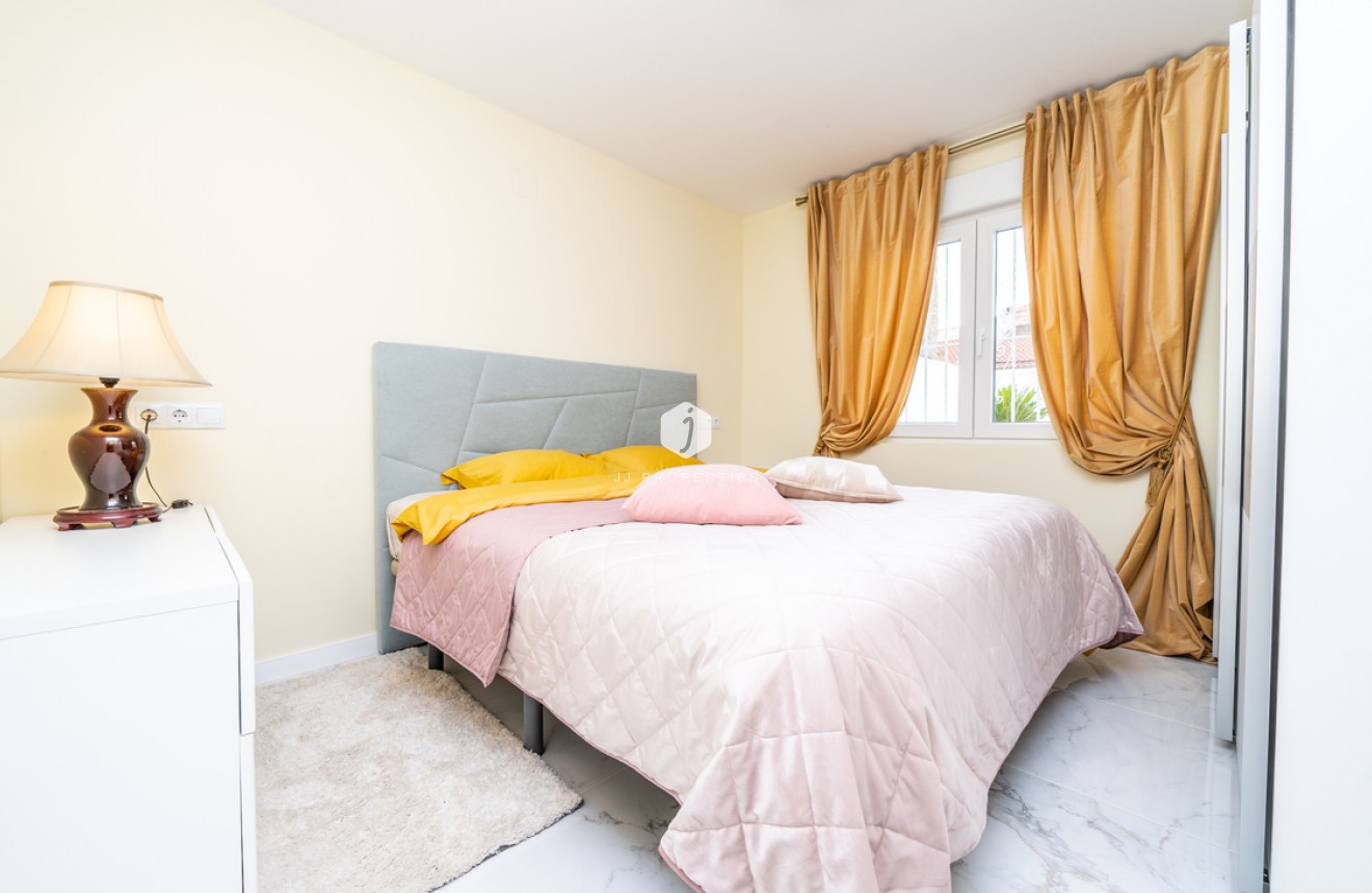 Tweedehands - Bungalow -
Torrevieja - Torretas