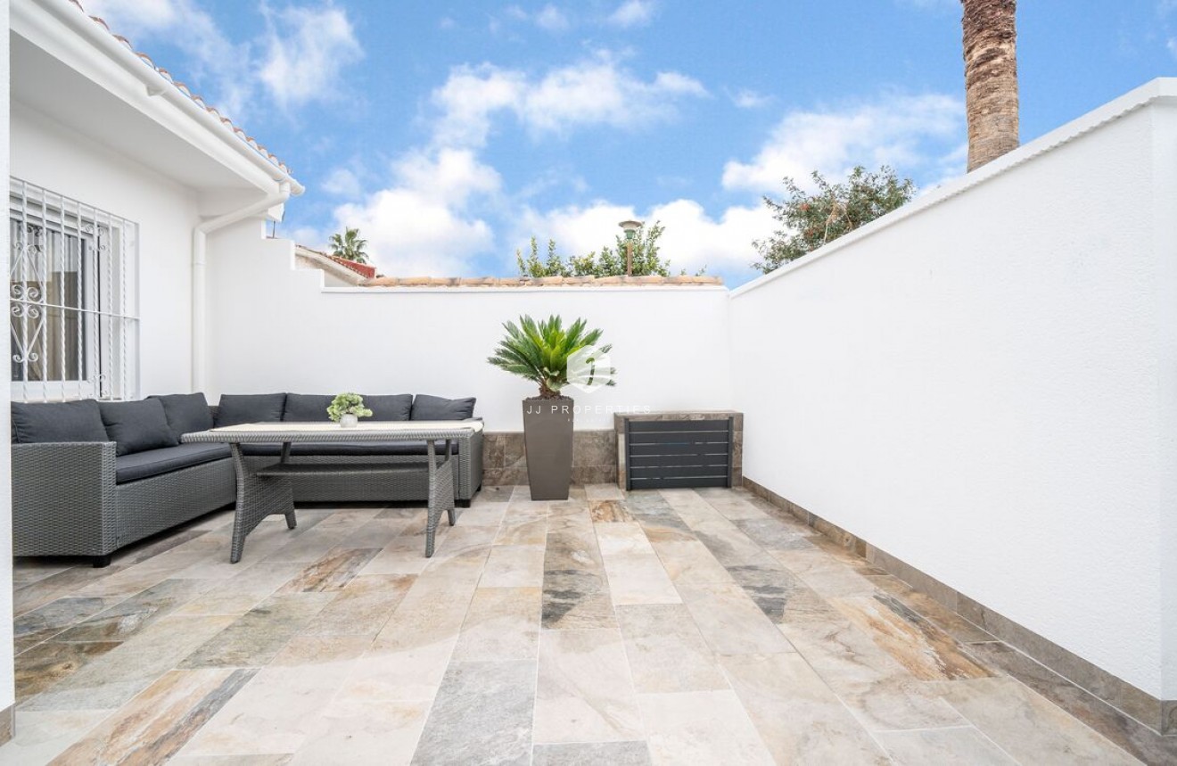 Tweedehands - Bungalow -
Torrevieja - Torretas