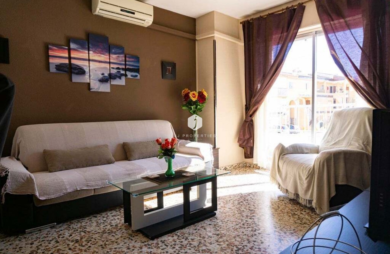 Z drugiej ręki - Mieszkanie w bloku -
Punta Prima - Costa Blanca