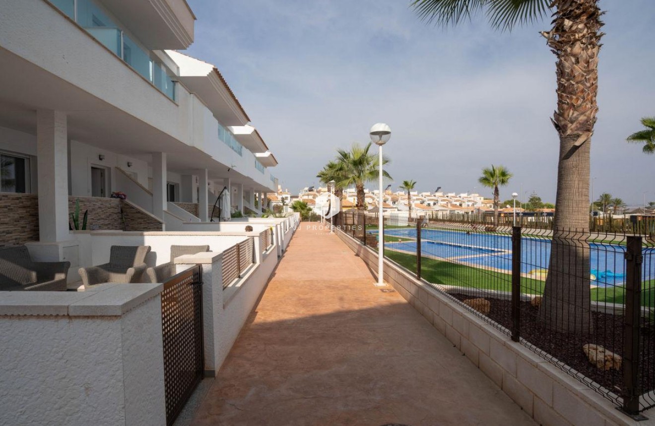 Tweedehands - duplex -
Los Balcones - Costa Blanca