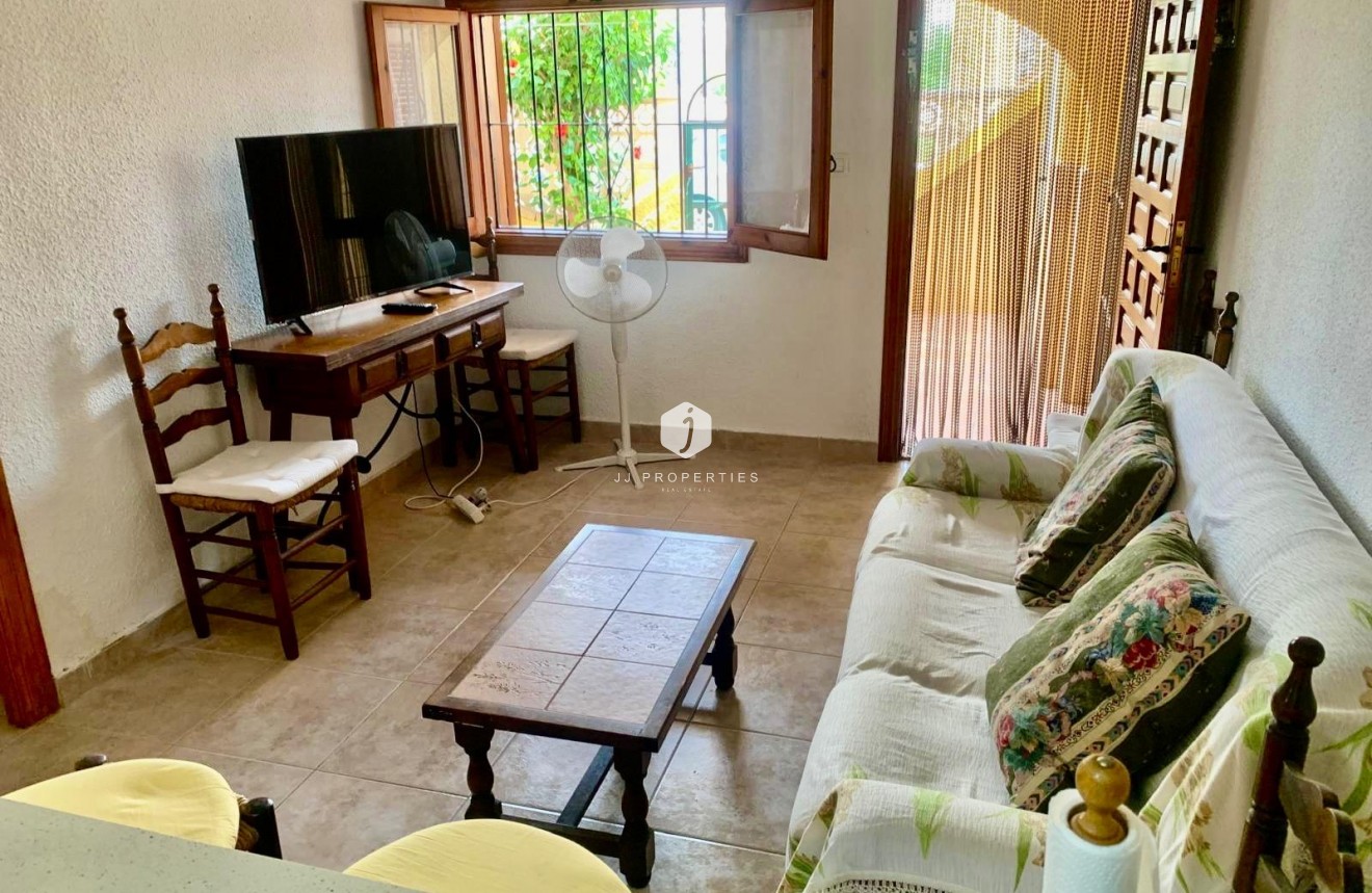 Tweedehands - Appartement / flat -
Torrevieja - La Mata