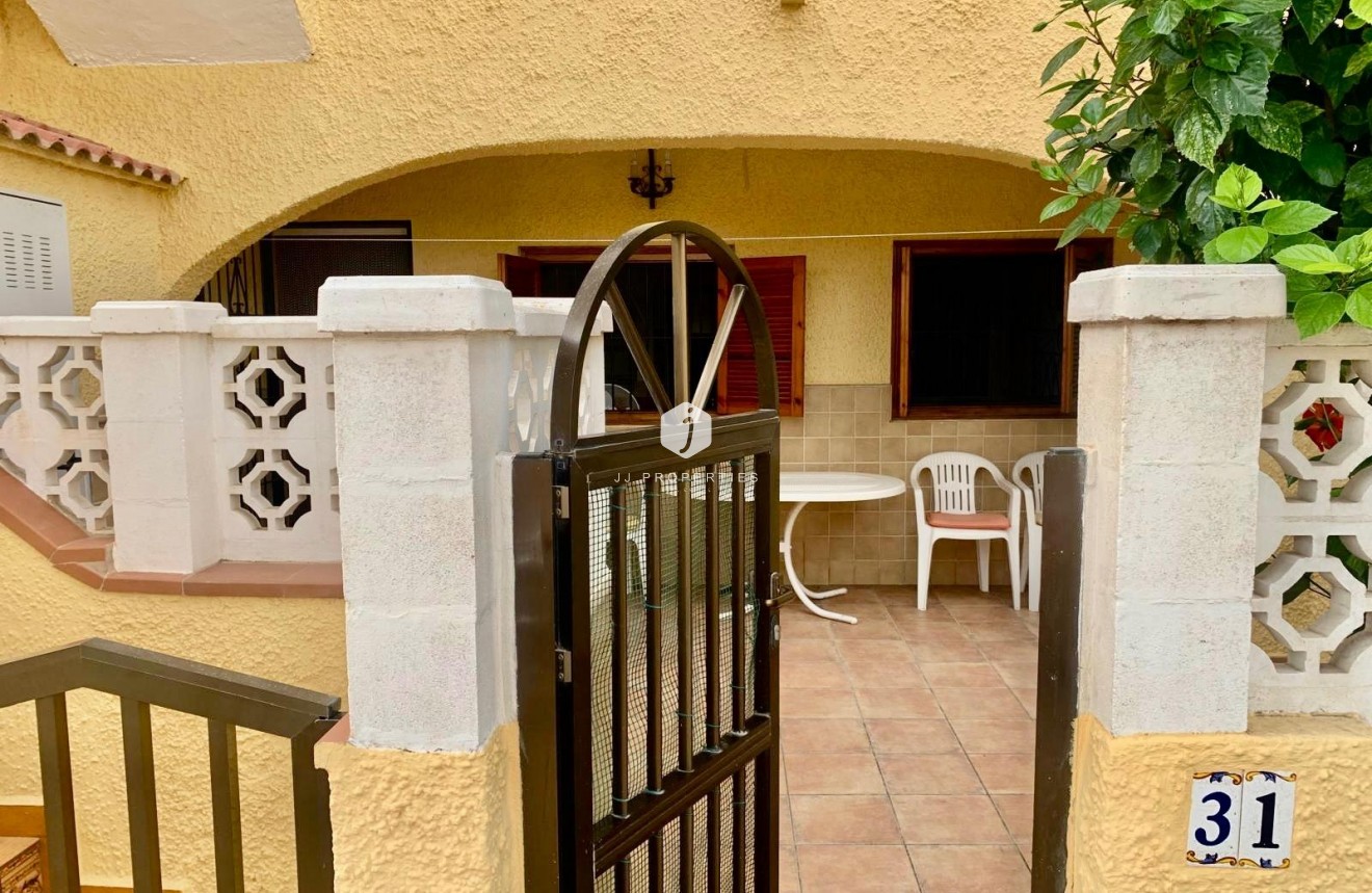 Tweedehands - Appartement / flat -
Torrevieja - La Mata