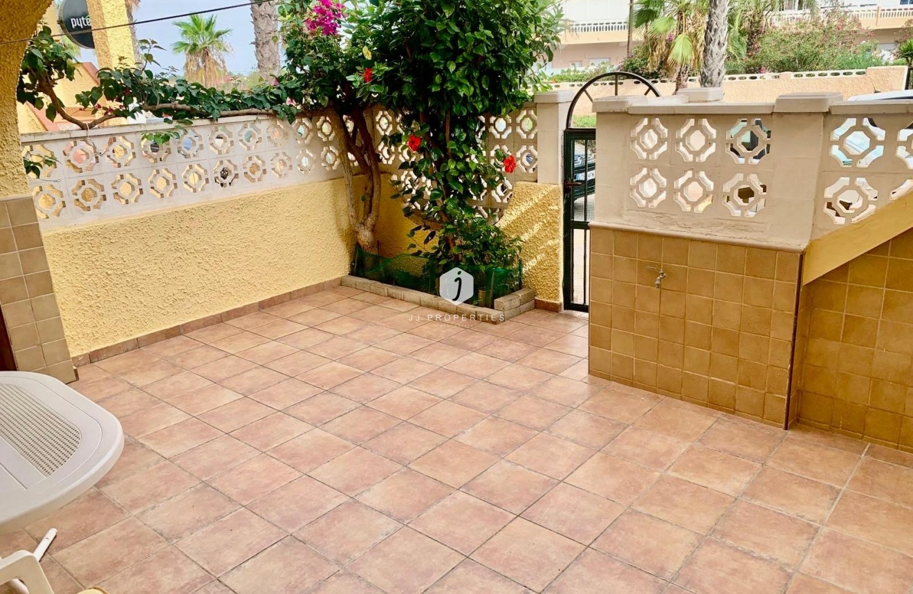Tweedehands - Appartement / flat -
Torrevieja - La Mata