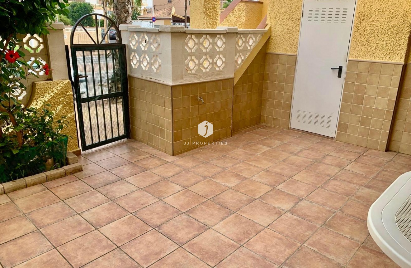 Tweedehands - Appartement / flat -
Torrevieja - La Mata