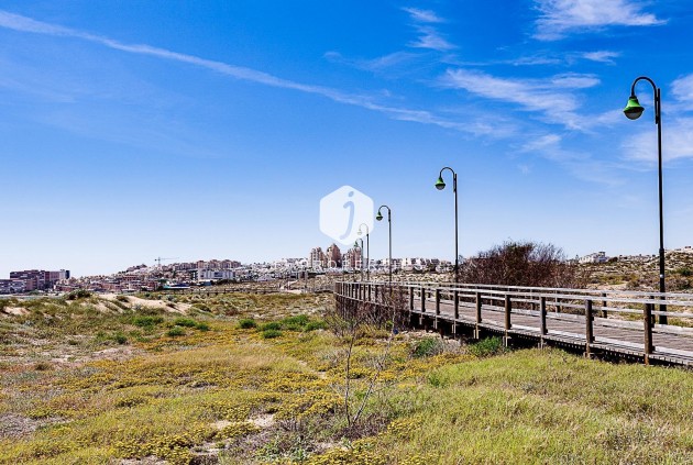 Tweedehands - Appartement / flat -
Torrevieja - La Mata