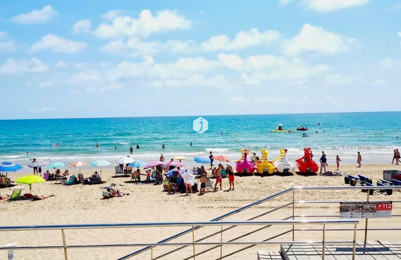 Tweedehands - Appartement / flat -
Torrevieja - La Mata