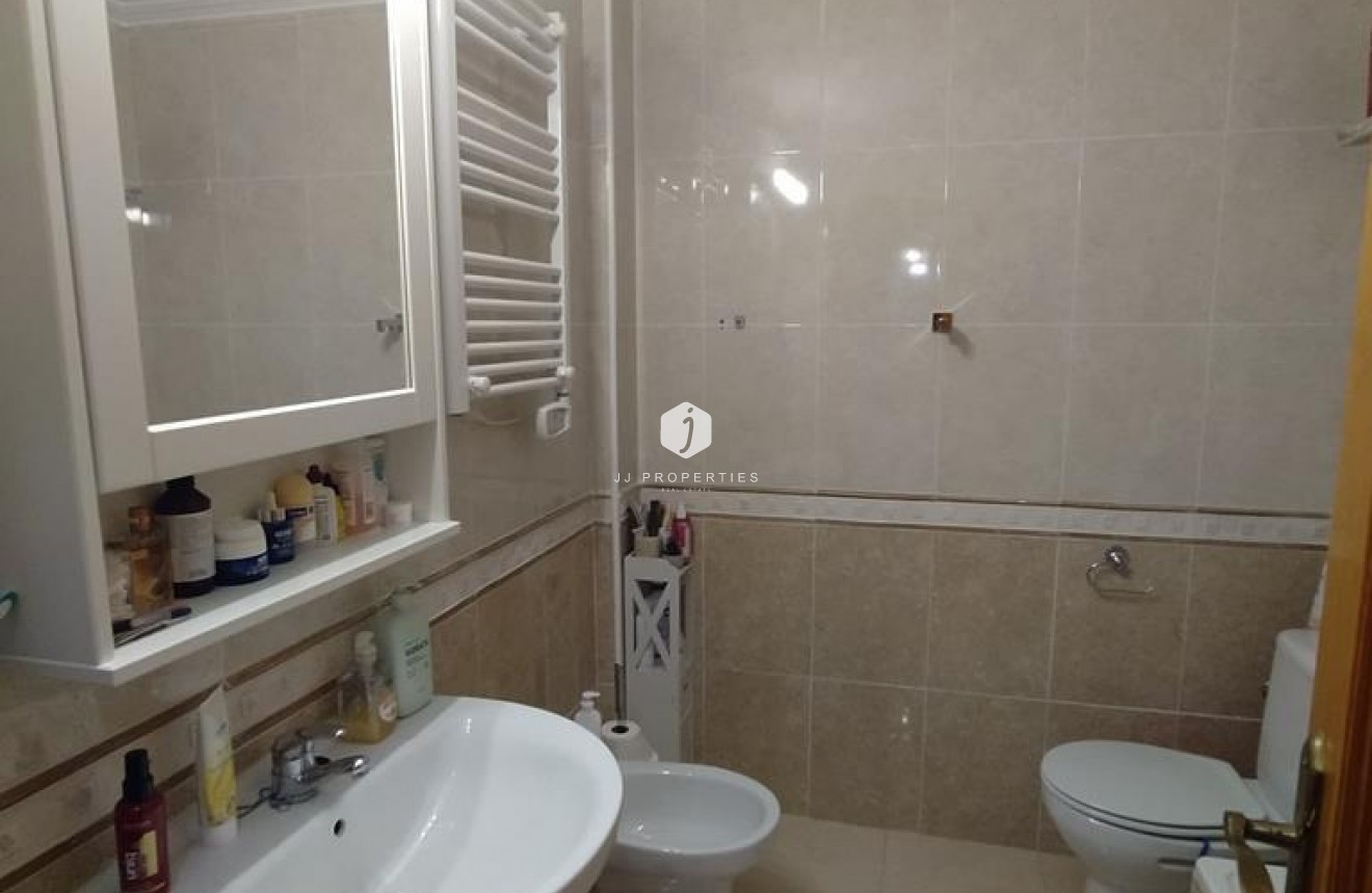 Z drugiej ręki - Mieszkanie w bloku -
Orihuela Costa - LOMAS CABO ROIG