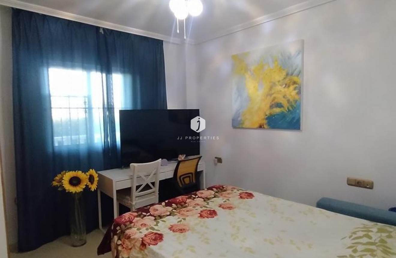 Z drugiej ręki - Mieszkanie w bloku -
Orihuela Costa - LOMAS CABO ROIG