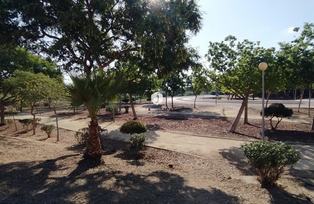 Z drugiej ręki - Mieszkanie w bloku -
Orihuela Costa - LOMAS CABO ROIG