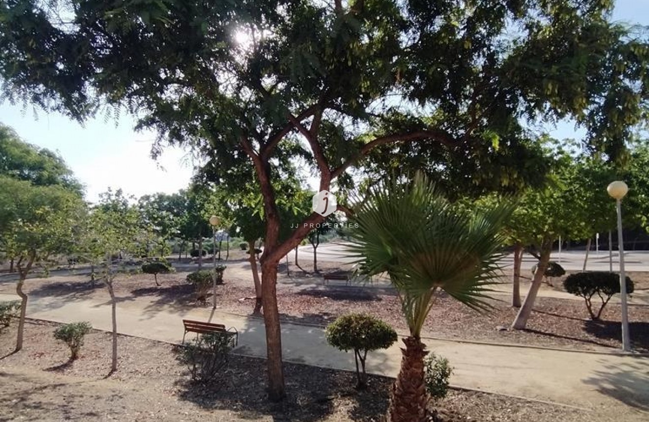 Z drugiej ręki - Mieszkanie w bloku -
Orihuela Costa - LOMAS CABO ROIG