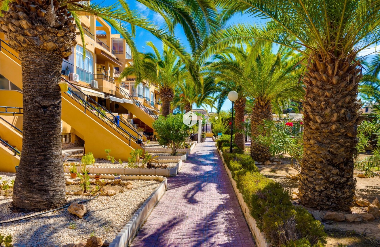 Tweedehands - Appartement / flat -
Torrevieja - Torreblanca