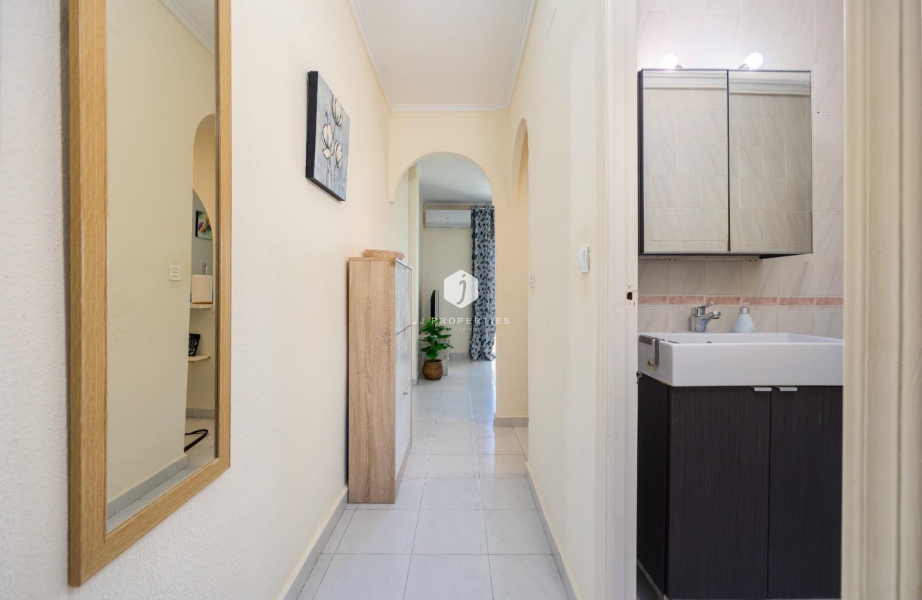 Tweedehands - Appartement / flat -
Torrevieja - Torreblanca