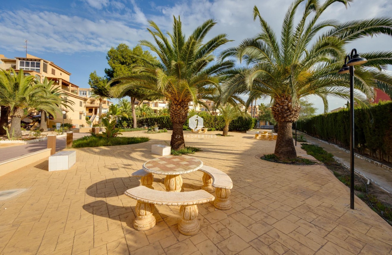 Tweedehands - Appartement / flat -
Torrevieja - Torreblanca