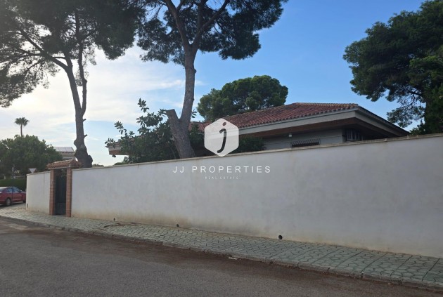 Tweedehands - Villa -
Orihuela Costa - Campoamor