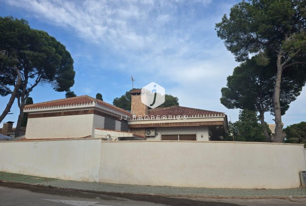 Tweedehands - Villa -
Orihuela Costa - Campoamor