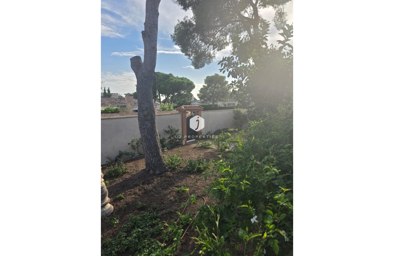 Tweedehands - Villa -
Orihuela Costa - Campoamor