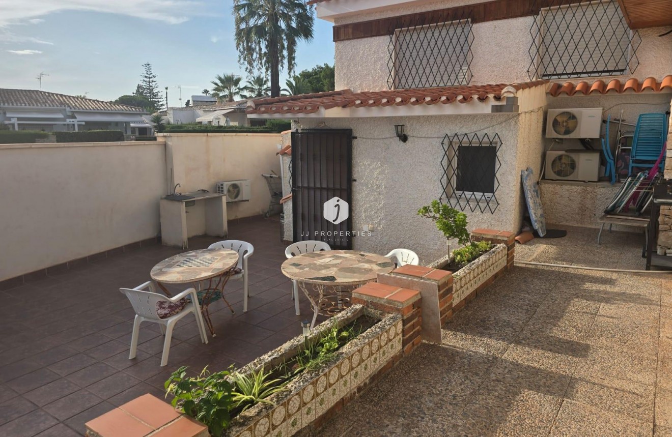 Tweedehands - Villa -
Orihuela Costa - Campoamor