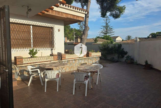 Tweedehands - Villa -
Orihuela Costa - Campoamor