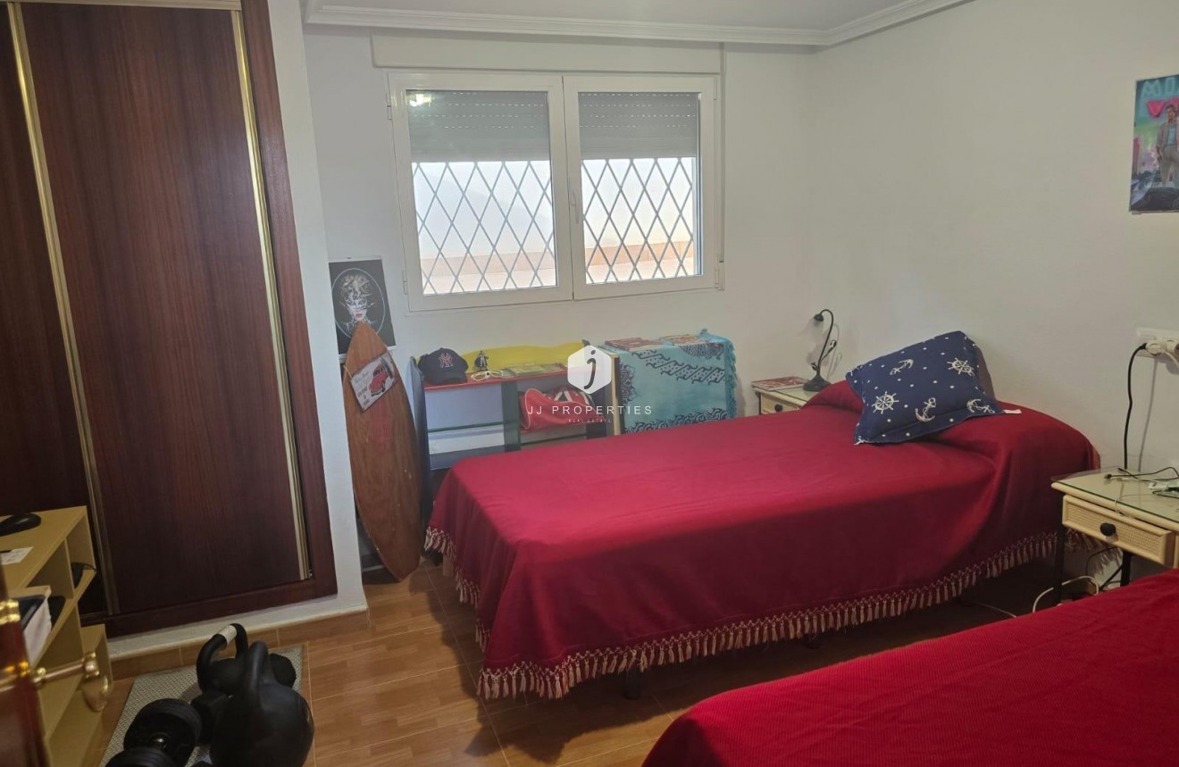 Tweedehands - Villa -
Orihuela Costa - Campoamor