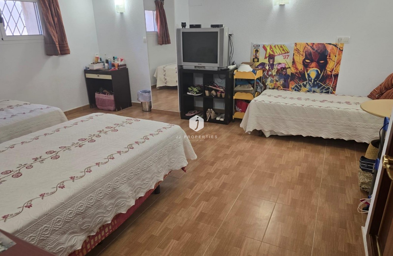 Tweedehands - Villa -
Orihuela Costa - Campoamor