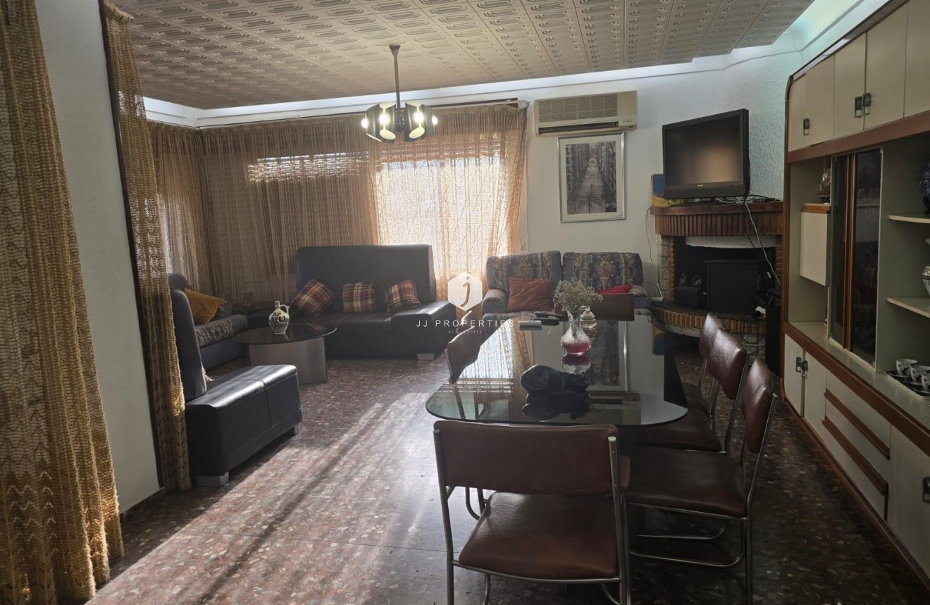 Tweedehands - Villa -
Orihuela Costa - Campoamor