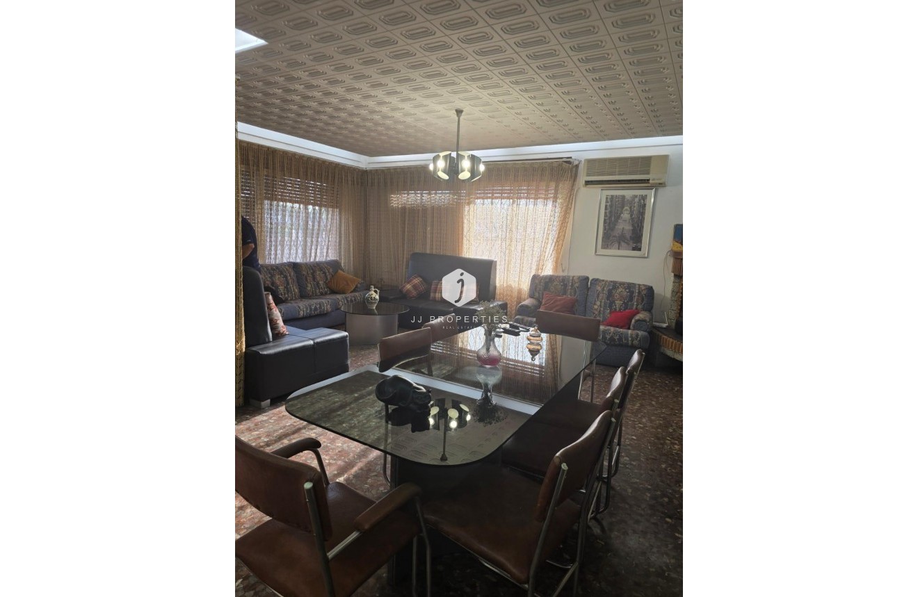 Tweedehands - Villa -
Orihuela Costa - Campoamor