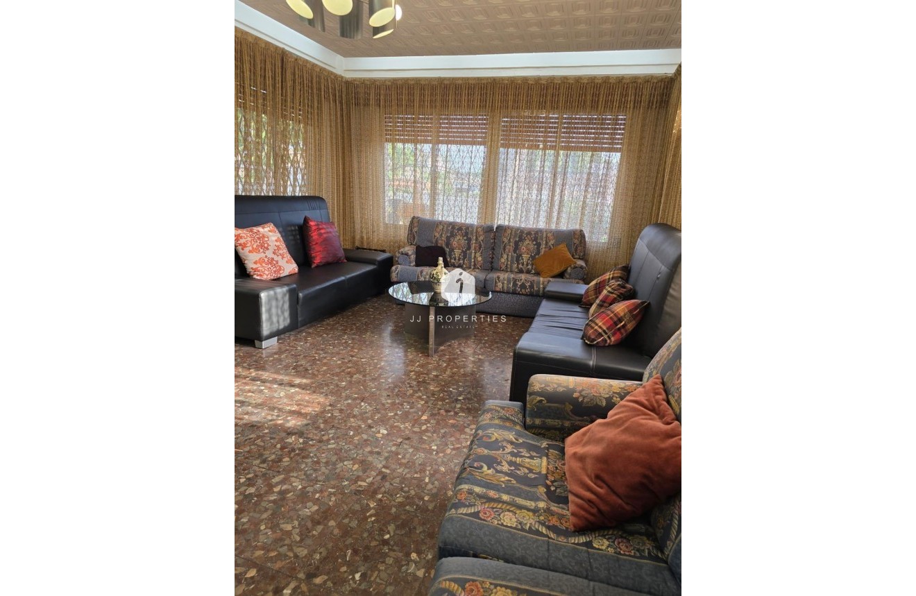 Tweedehands - Villa -
Orihuela Costa - Campoamor