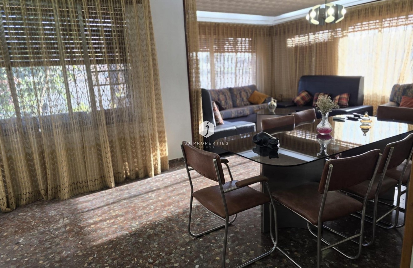 Tweedehands - Villa -
Orihuela Costa - Campoamor