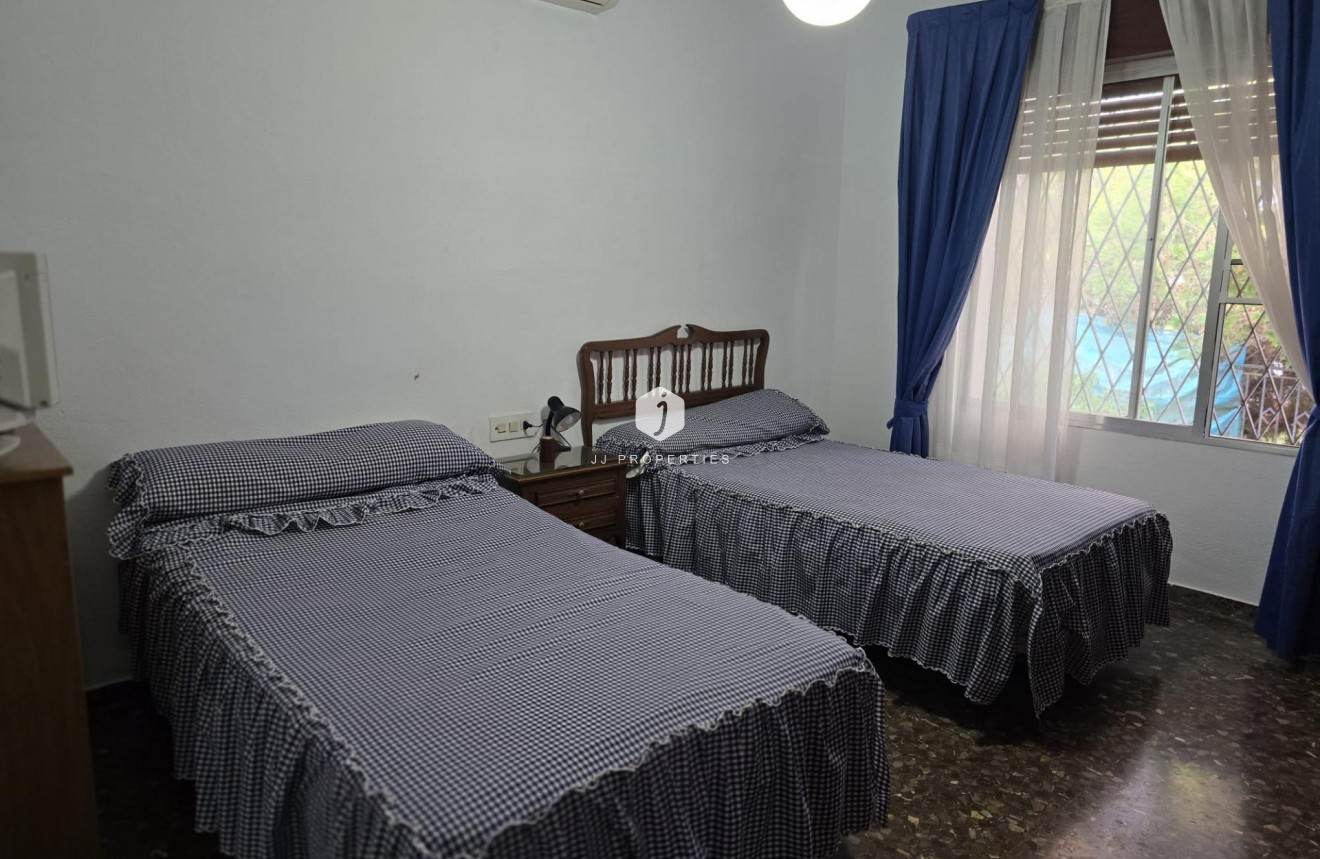 Tweedehands - Villa -
Orihuela Costa - Campoamor