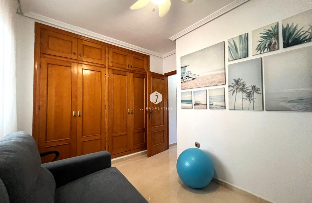 Z drugiej ręki - Mieszkanie w bloku -
Orihuela Costa - Lomas De Cabo Roig-los Dolses