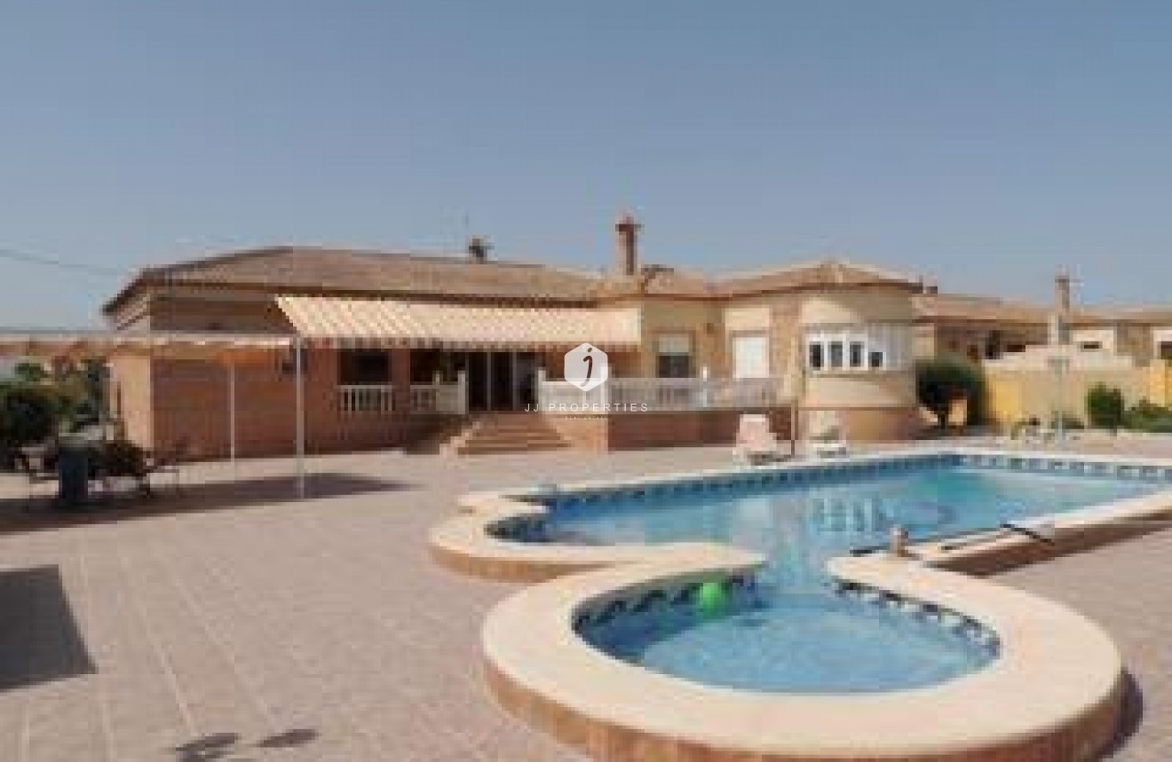 Resale - Villa -
Catral