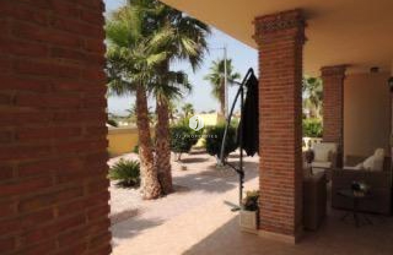 Resale - Villa -
Catral