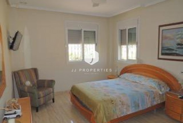 Resale - Villa -
Catral