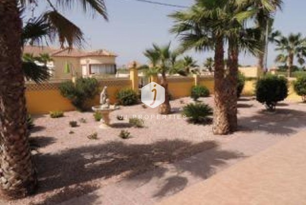 Resale - Villa -
Catral