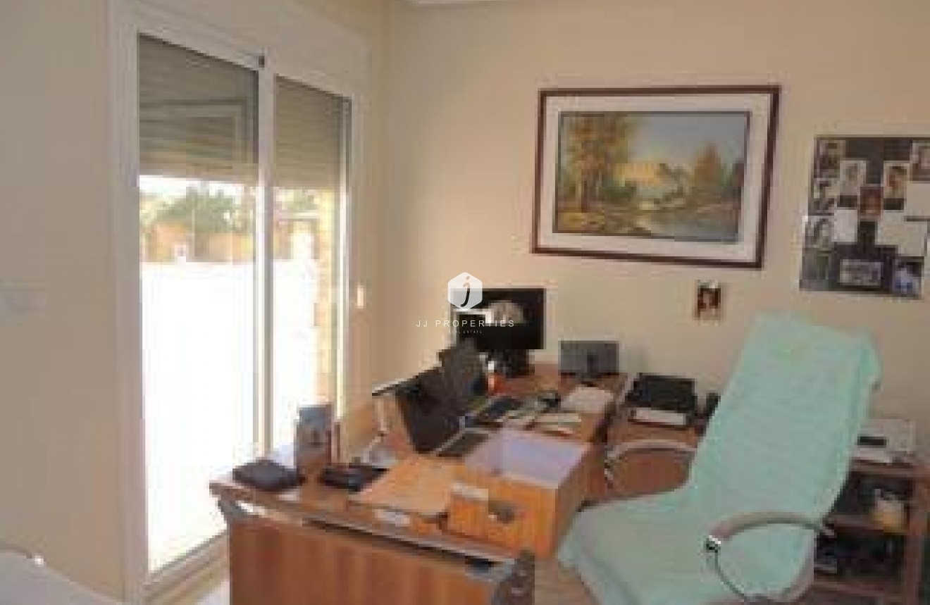 Resale - Villa -
Catral
