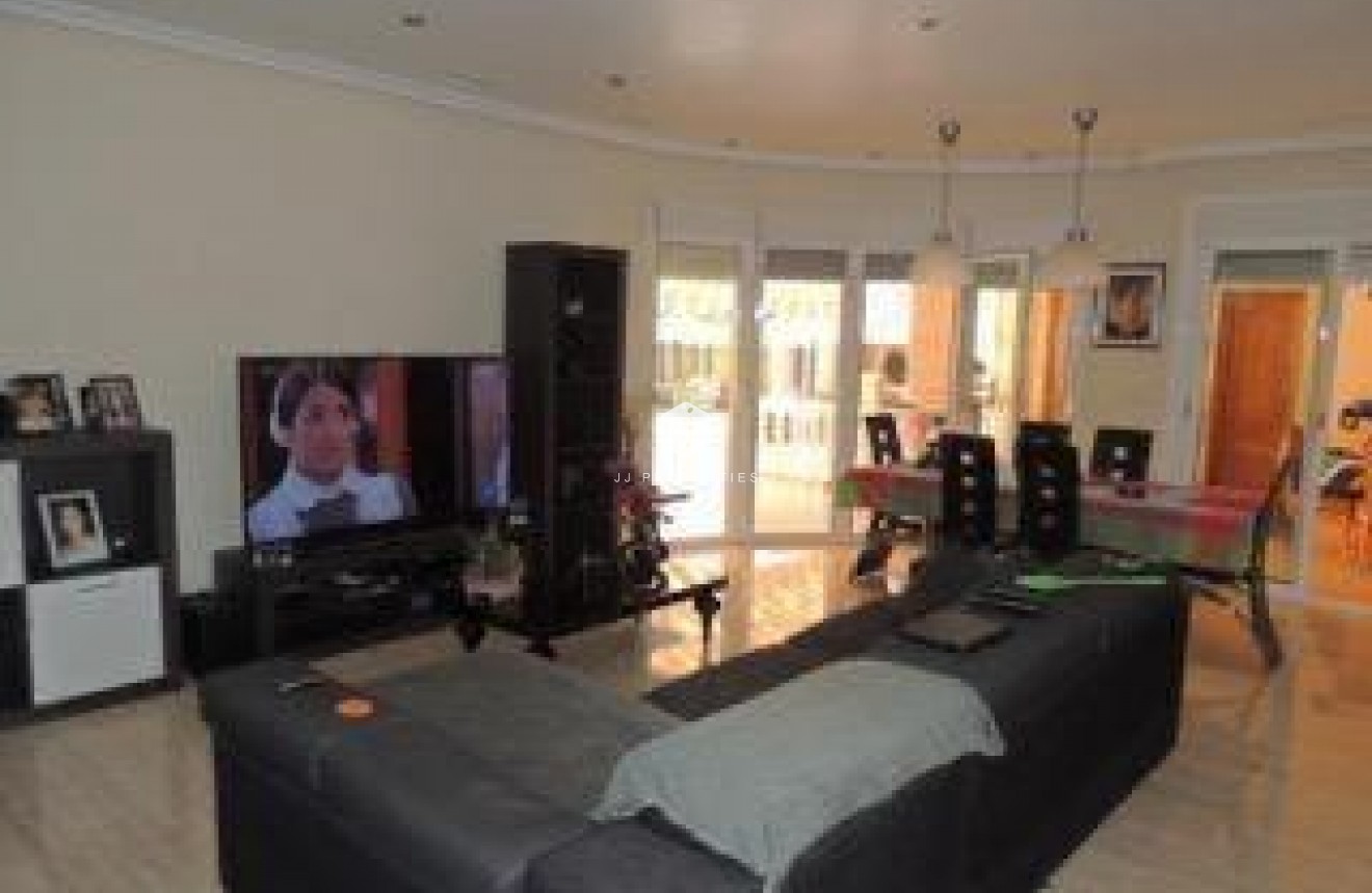 Resale - Villa -
Catral