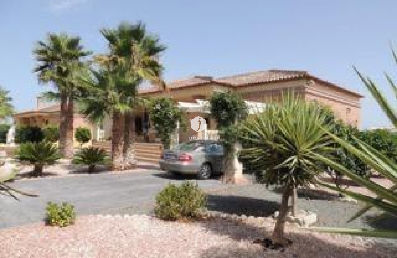 Resale - Villa -
Catral