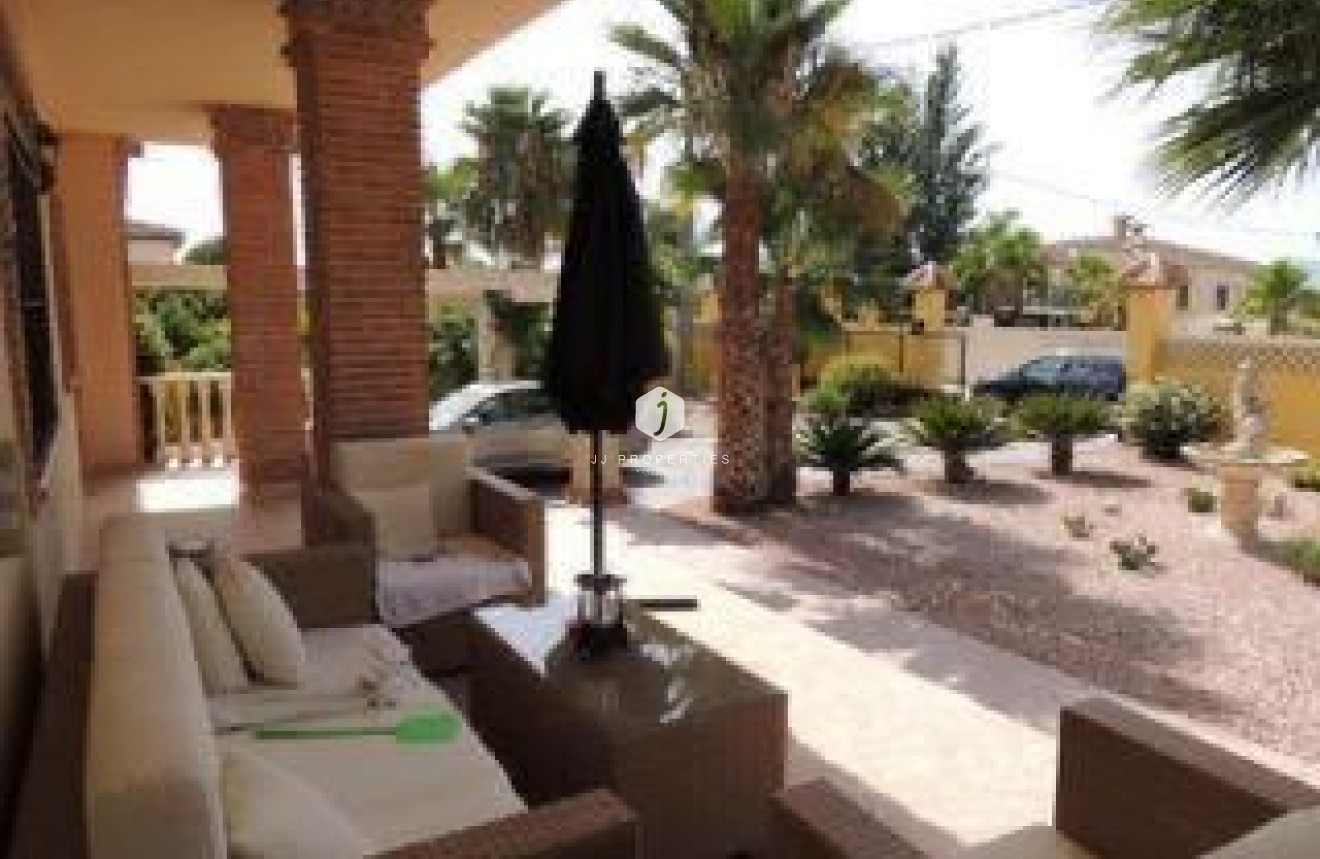 Resale - Villa -
Catral