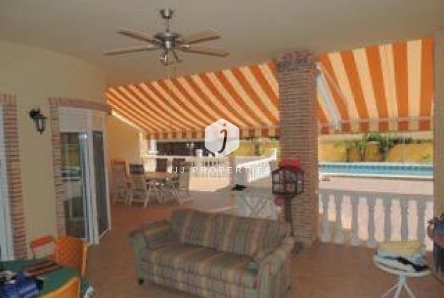 Resale - Villa -
Catral