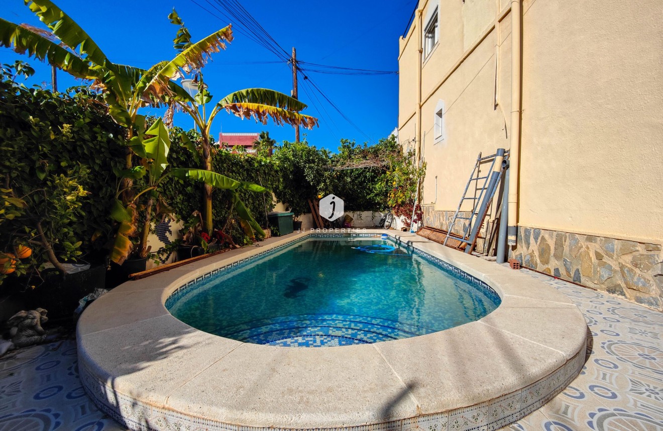 Tweedehands - Chalet -
San Miguel de Salinas - Inland