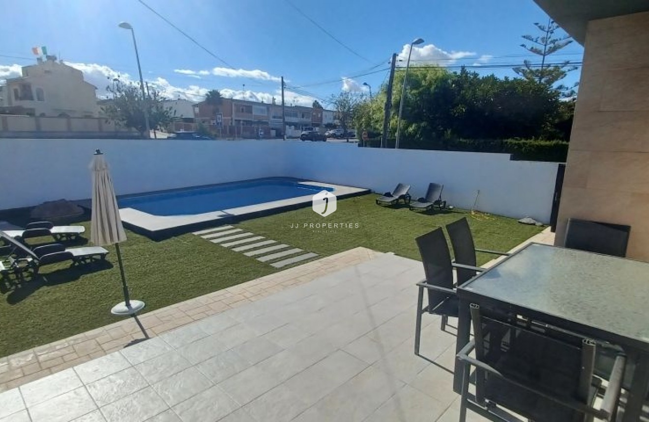 Tweedehands - Villa -
Torrevieja - Costa Blanca