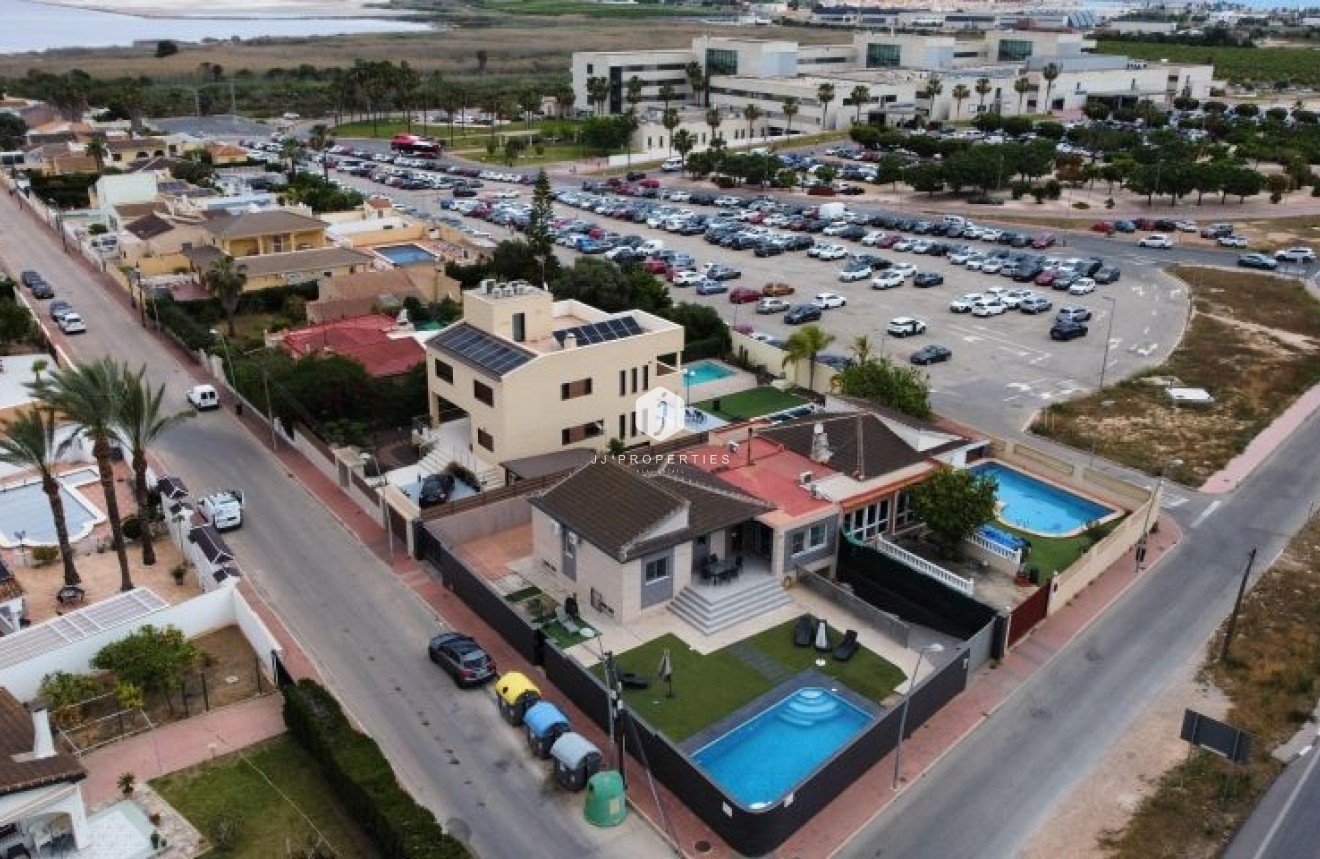 Tweedehands - Villa -
Torrevieja - Costa Blanca